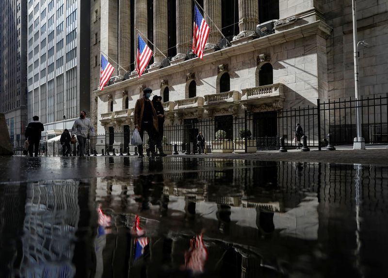 Les débats sur l'inflation font reculer Wall Street